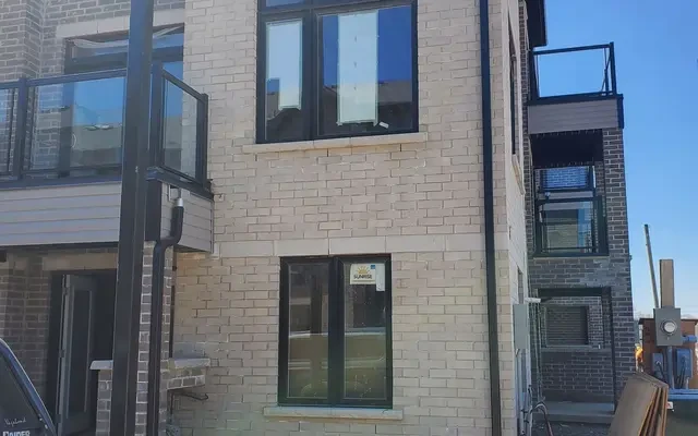 Entire Place·3B4B···585 Colborne St E 0