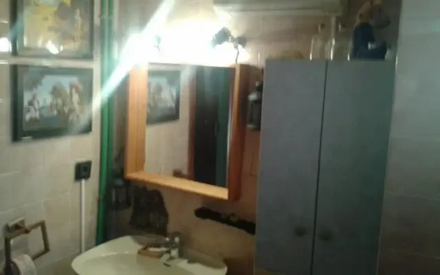 Single bedroom, in 3-bedroom apartment 2