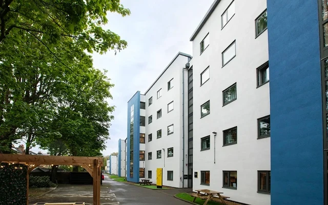 Lit Station Court Residence 2