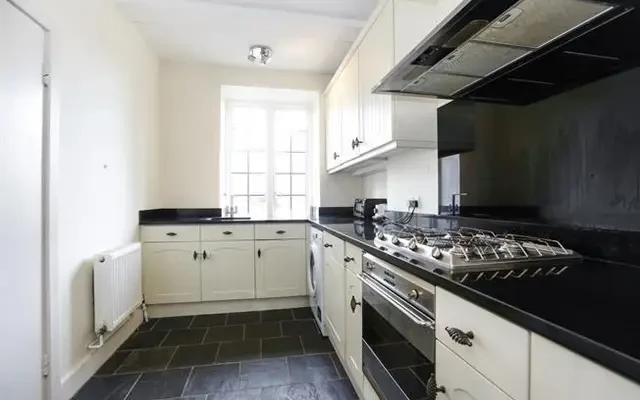 Manor Fields, London, SW15 3LP 3