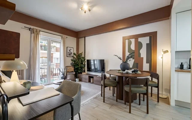 Iris - 1 bedroom and balcony in Trafalgar 0