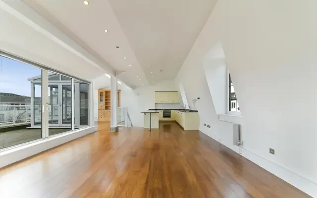 Carlyle Court, Chelsea Harbour, London, SW10 0UQ 2