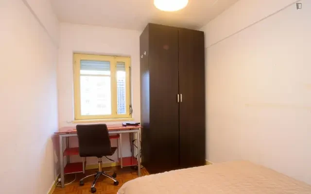 Double bedroom near the Olivais metro 1