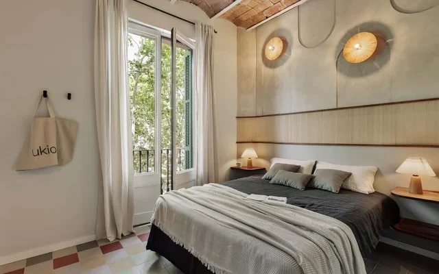 Semuc - 2 bedrooms, office and balcony in Eixample Dreta 3