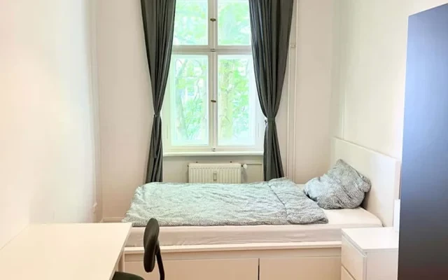Moebliertes 2-Zimmer Apartment am Schloss Charlottenburg 3