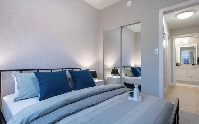 304-8725 University Crescent 0