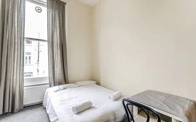 Barons Court, Barons Court, W14 2