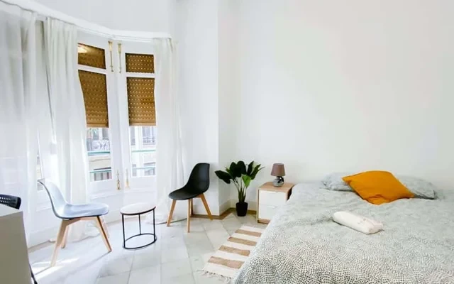 Piso de 7 habitaciones en Ciutat Vella 3