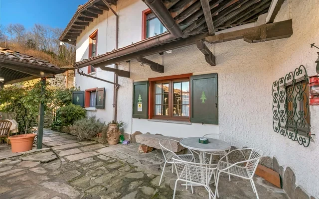 La Lanterna Swimming Pool Retreat 1