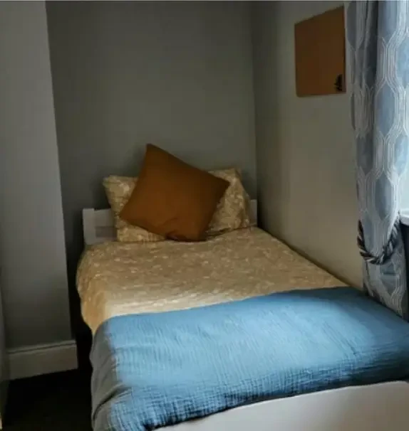 Bed in a comfy twin bedroom, near the Broadstone-University train station