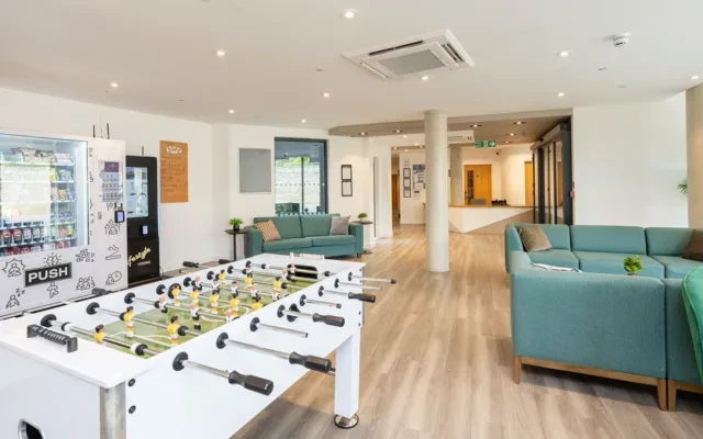 Currus Court - alojamiento para estudiantes en Canterbury - futbolín