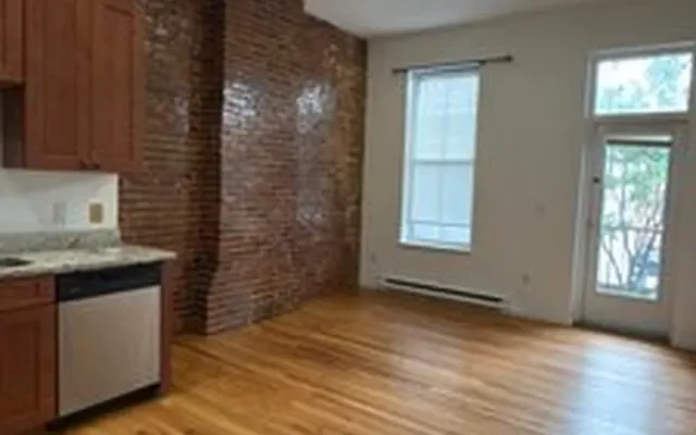 7 Pembroke St., #3, Chelsea - Suffolk County student accommodation - 1 Bed / 1 Bath
