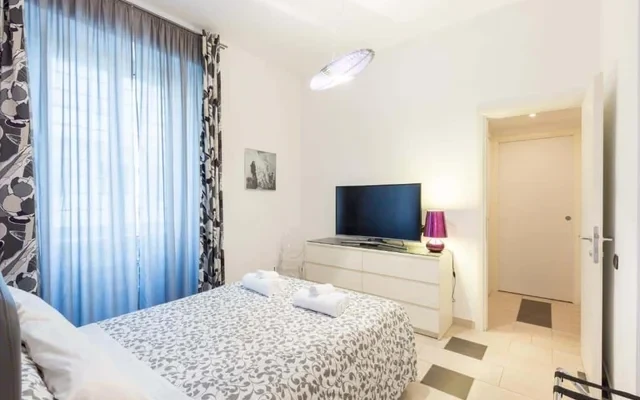 Elegant Three-Room Apartment in Central Rome 4