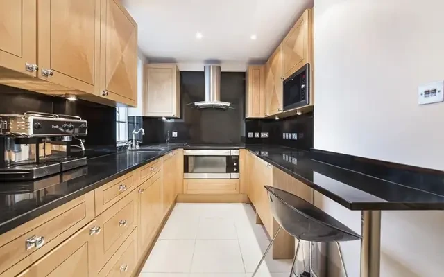 Knightsbridge Court, Sloane Street, Knightsbridge, London, SW1X 9LQ 2