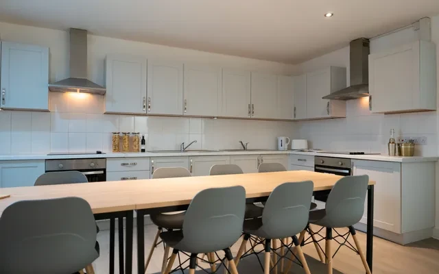 Flat 2, 7 Eileen Grove 1