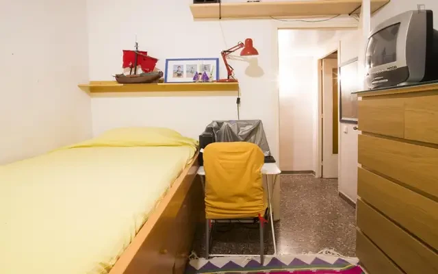 Cosy twin bedroom near the Instituto de Educación Continua Universitat Pompeu Fabra 2