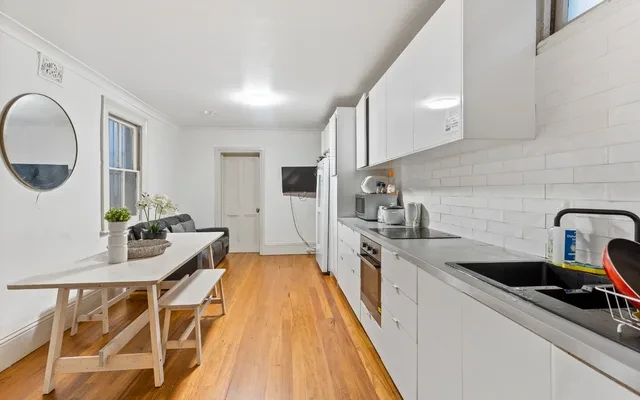 76 City Road Chippendale 4