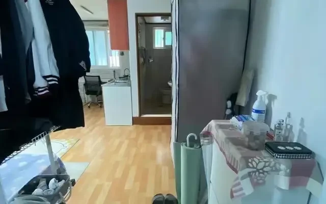 Foreign Languages University Single Room with Balcony 4