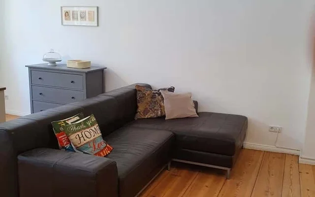 Madita - grosse Altbau-Wohnung mit 2 Schlafzimmern im schoenen Wedding 1