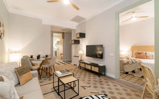 NEWLY RENOVATED WITH BRIGHT TERRACE APARTMENT 4