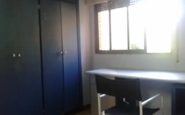 Single bedroom, in 3-bedroom apartment 3