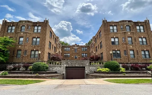 Wonderful 2 Bed 2 Bath in DeMun Near Forest Park & Wash U 0