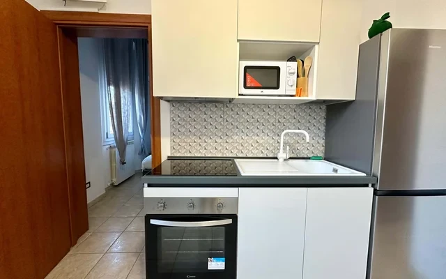 Bilocale arredato in via Irnerio per affitti mensili (2) 3