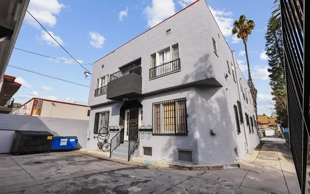 2621 Magnolia Ave 3
