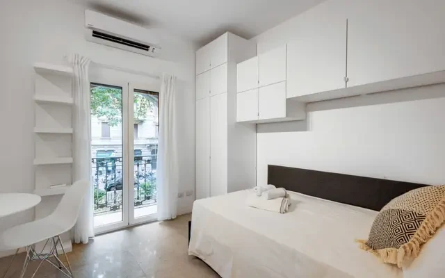 Wonderful studio in Pta romana 10 mins from Duomo 2