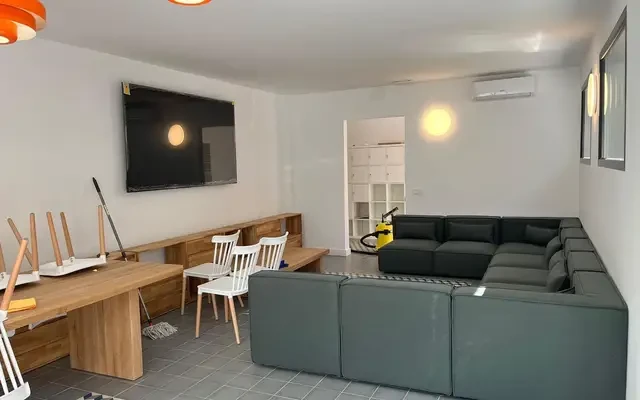 house near Calle de Albasanz 4
