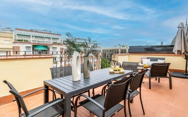 Ziggy - 3 bedrooms and terrace and balcony in Trafalgar 0