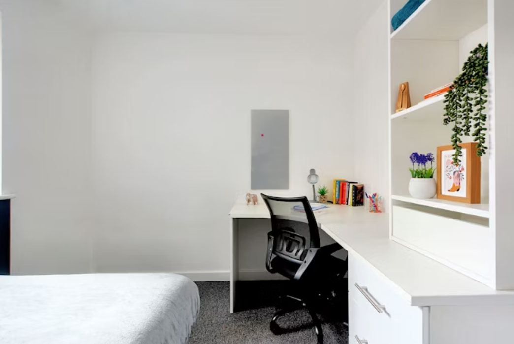 Four Bed Bronze Plus