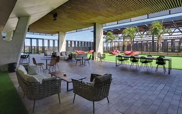 Livensa Living Barcelona Diagonal Alto 4