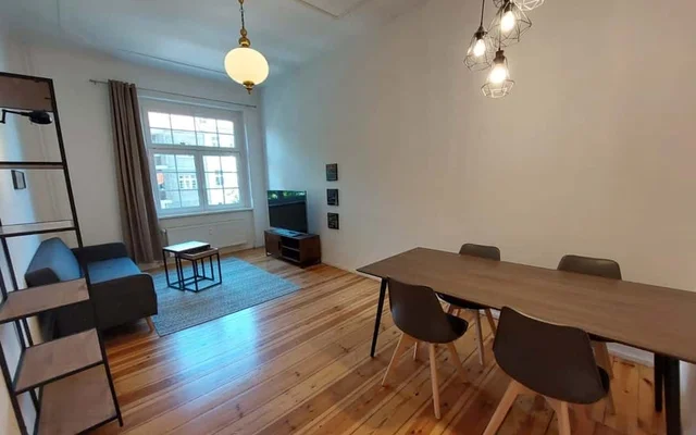 ESMERALDA - Schoene 2-Zimmer Wohnung nahe Treptower Park 1