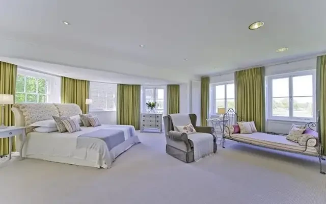 Hampton Court Road East Molesey KT8, KT8 9BX 0