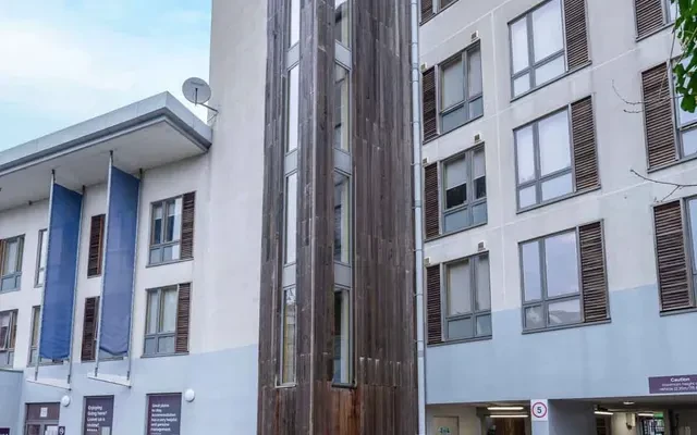 Lit Charles Morton Court - London student accommodation