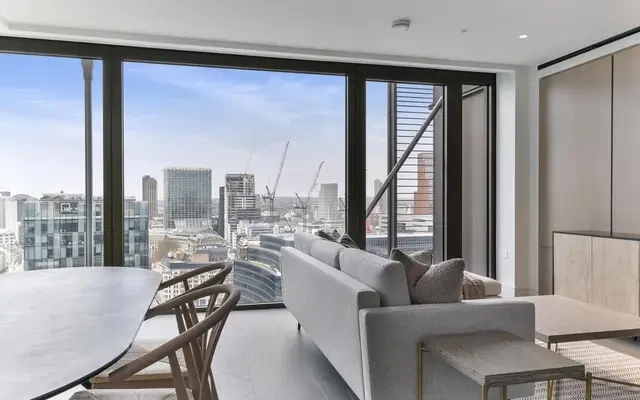One Bishopsgate Plaza, Houndsditch, London, EC3A 7AB 3