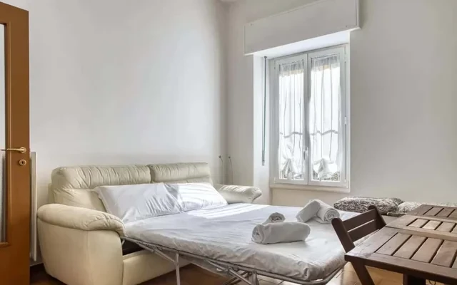 Adorable 1-bed flat near centre 2