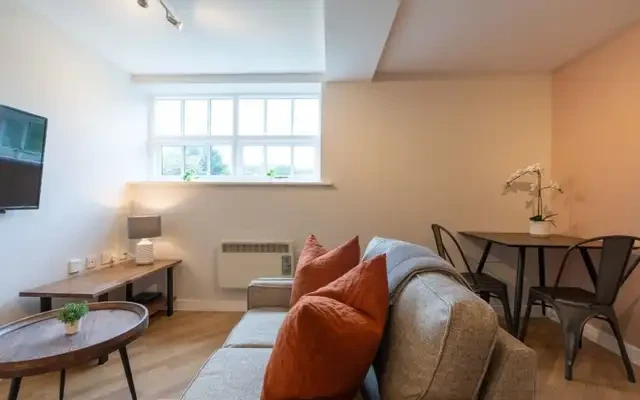 Flat 6 Shiners Yard, 123 Jesmond Road 2