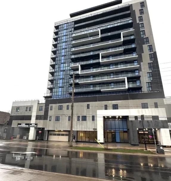 128 King Street North