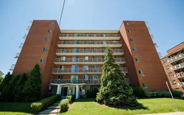 718 Lawrence 0