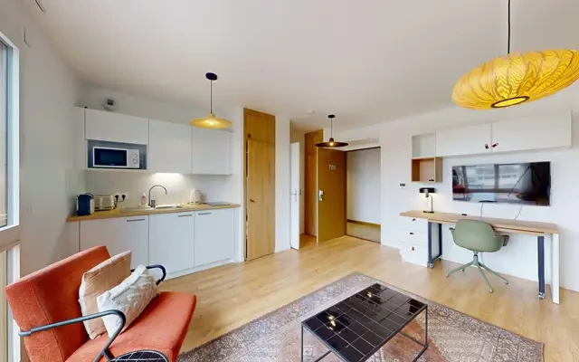 studio near rue Lénine 1