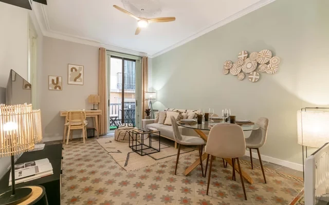NEWLY RENOVATED WITH BRIGHT TERRACE APARTMENT 1