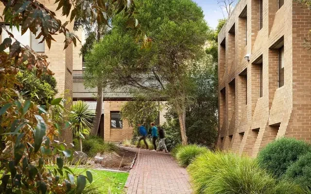 La Trobe University - Chisholm College 4