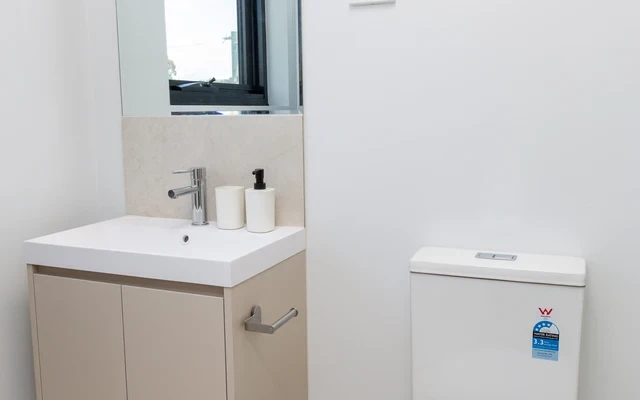 1931 Dandenong Road 3