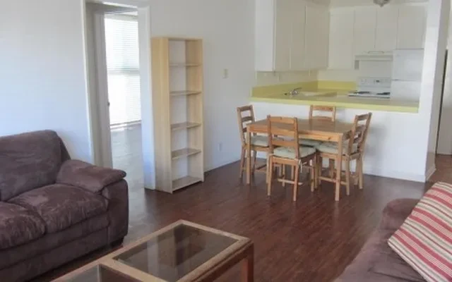 803 W 30th St 2