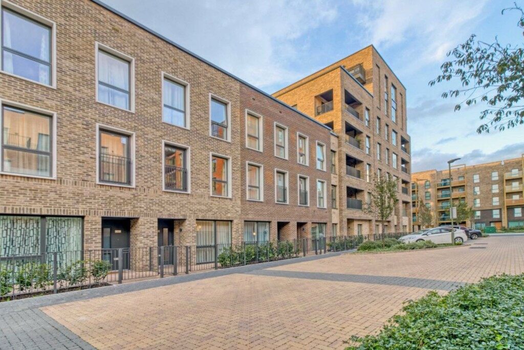 LH-Thonrey Close 2
