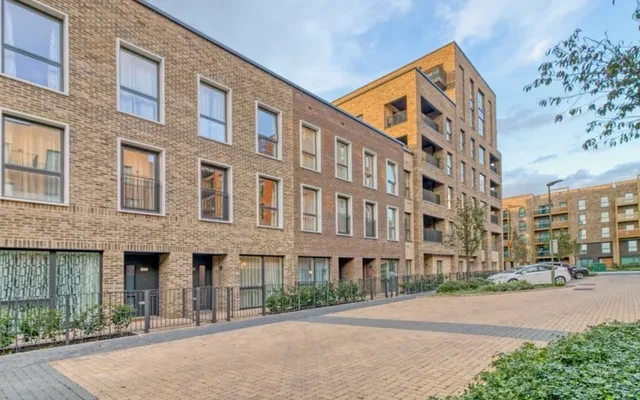 LH-Thonrey Close 0