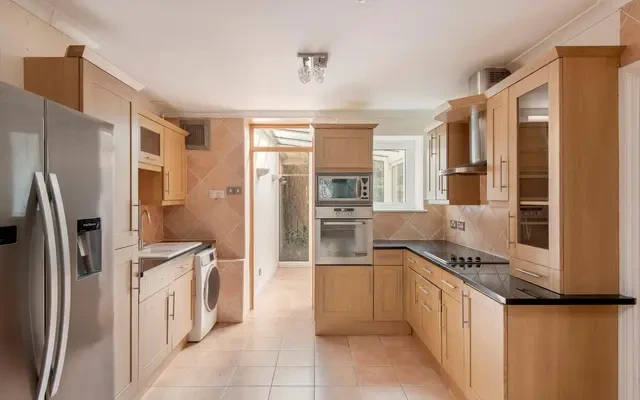 Gloucester Road, South Kensington, London, SW7 4TH 2