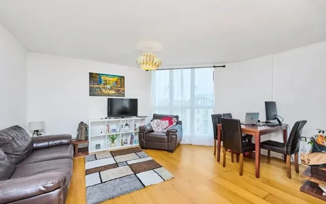 LH-Water Gardens Square 0